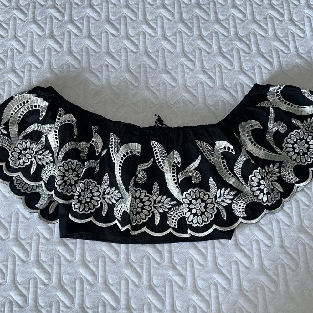 NWT Express off the shoulders floral top - Picture 3 of 7